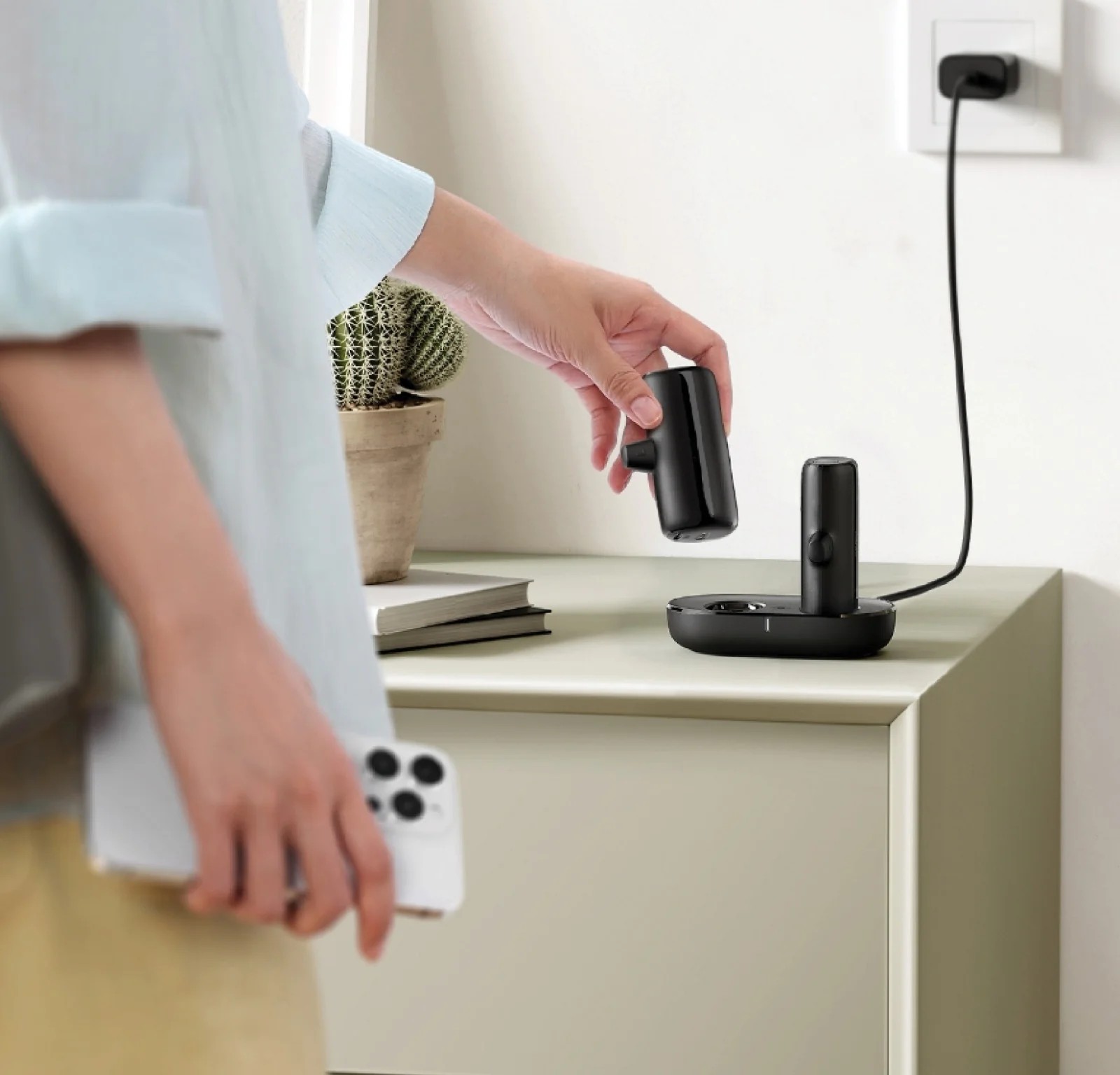 Asli Global Multi Link Connect Duo Mini Power Station With 1usb-c & 1 Lightning Connector